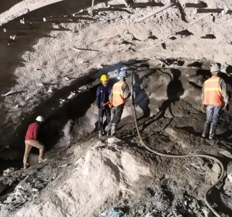 武城隧道拱顶带模注浆料，微膨胀注浆料的特点及施工工艺